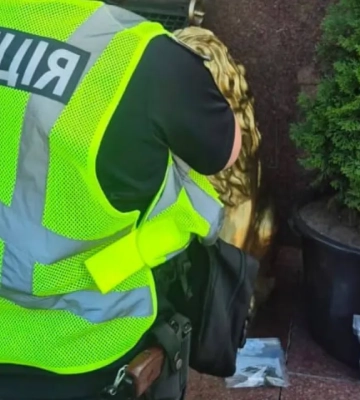 В Днепровском районе Киева нашли забытую куртку с гранатами