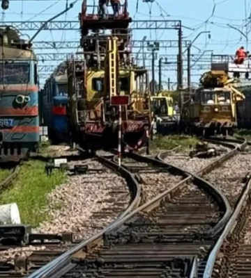 Поезда в Запорожье уже третьи сутки не доезжают до города из-за российских атак