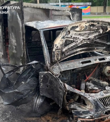 «Розвозив товар у ранкову зміну». Російський FPV-дрон вдарив по авто хлібзаводу у Харкові: поранений чоловік