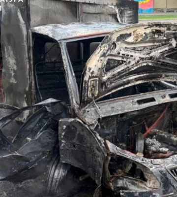 У Харкові російські дрони атакували авто та житловий будинок, є жертви та поранені