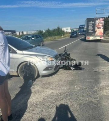 Чергова серйозна автопригода за участю двоколісного транспорту сталася на Закарпатті