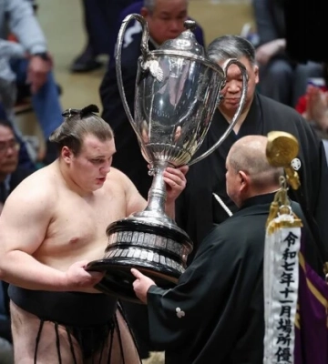 Українець Аонішікі втретє в кар'єрі яскраво тріумфував у Кубку Імператора із сумо