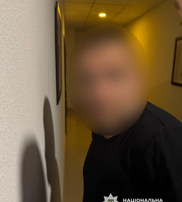 Поліцейські затримали одесита за підпал квіткового павільйону