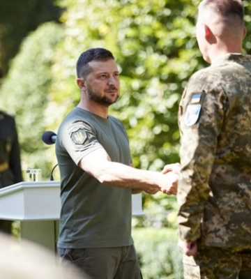 Зеленский вручил госнаграды, 172 - посмертно