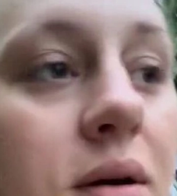 Оккупантка в Ялте рассказала, как готовит еду на огне из-за отсутствия света: "У нас все хорошо, мы не унываем". ВИДЕО