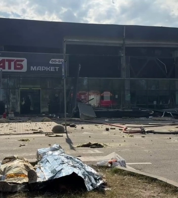 Окупанти цинічно вдарили по “АТБ” в Чернігові. Загинула дитина