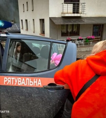 Негода в Карпатах: рятувальники евакуювали групу дітей із Полтавщини поблизу озера Ворожеска