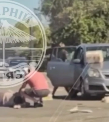 Везла пончики та потрапила в аварію: у Світязі травмувалася водійка скутера