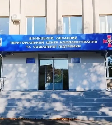 Розшукуваний ТЦК чоловік ножем поранив військового у Вінниці