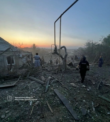 У Запоріжжі ворожий дрон влучив у багатоповерхівку, а КАБ у приватний будинок: є жертви, - голова ОВА