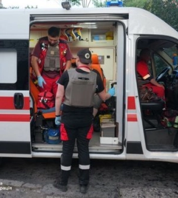 Удар КАБом по Запоріжжю: загинув 67-річний чоловік, триває пошук людей під завалами. ВІДЕО+ФОТОрепортаж