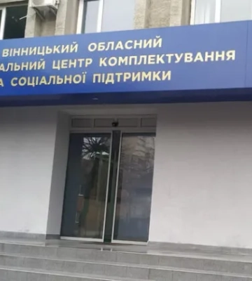 На Вінниччині чоловік із нецензурною лайкою та ножем напав на групу оповіщення ТЦК: військовий отримав поранення