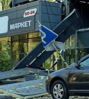 Удар РФ по супермаркету в Чернигове: 12 человек в больницах, четверо в тяжелом состоянии, среди раненых есть дети. ФОТОРЕПОРТАЖ