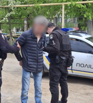 Сім років позбавлення волі загрожує жителю Білгорода-Дністровського, який погрожував пістолетом вчительці у школі