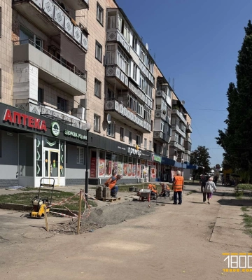 Забудовник встановлює паркан на місці майбутнього ТЦ у Черкасах, де був сквер (ФОТО)