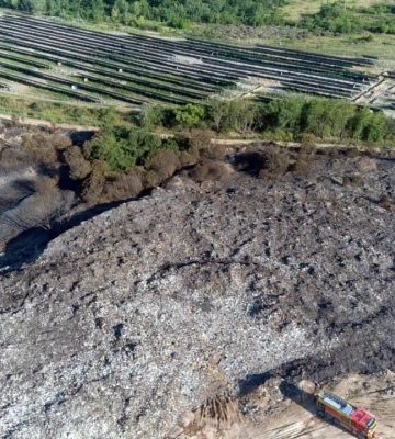 У Берегові пʼять діб гасили пожежу на сміттєзвалищі