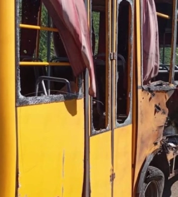 У Слов’янську росіяни вдарили по пасажирському автобусу, є поранені