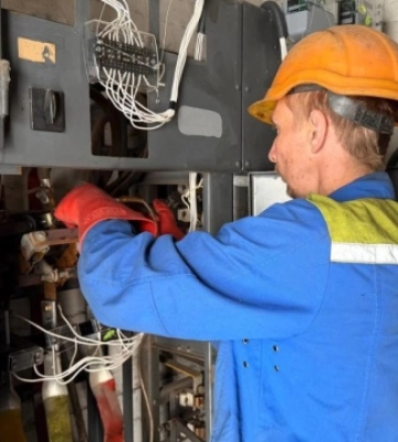 У Запоріжжі через ворожі обстріли зруйнована трансформаторна підстанція та лінії електропередач