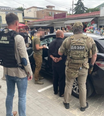 У Рівному затримали підозрюваного в організації незаконного переправлення чоловіків до Румунії