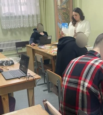 «Пытаемся сказать им, что у них не все так плохо»: как дети из харьковского СИЗО получают образование