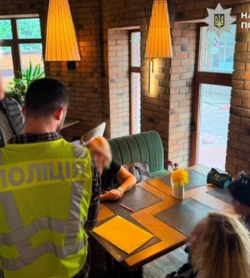 Влаштовували на навчання за хабарі: у столиці викрито двох освітянок