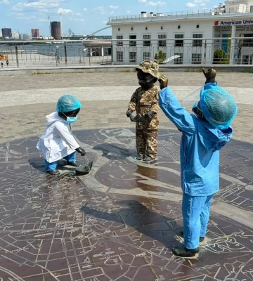 Малюків-засновників Києва одягнули до Дня медичного працівника – фото