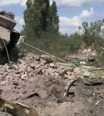 Російський удар по Ізюму: ракета-дрон «Бандероль» пошкодила АЗС і будинки