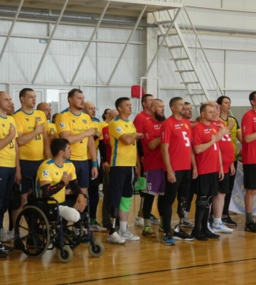 Понад 70 ветеранів змагалися на Рівненщині у чемпіонаті України з волейболу сидячи