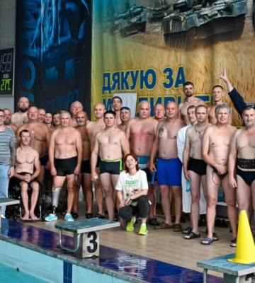 У Кам’янському вперше провели змагання з плавання для військових і ветеранів у межах проєкту «Вільні хвилі»