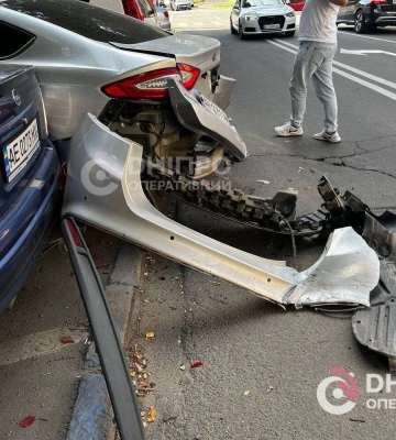 У Дніпрі водій Mazda протаранив дві автівки: попередньо, був напідпитку