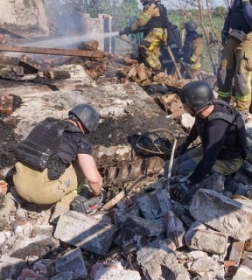Ворог уночі вдарив КАБами по Біленькому на Донеччині, під завалами знайшли тіла трьох загиблих