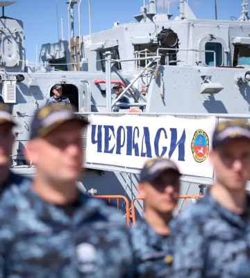 Зеленський і Бернем піднялися на палубу корабля «Черкаси» у Портсмуті 
