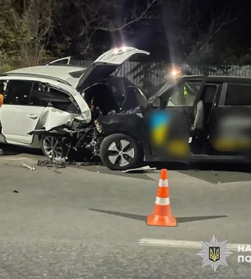 На Хмельниччині внаслідок зіткнення двох автомобілів постраждав пасажир одного з них
