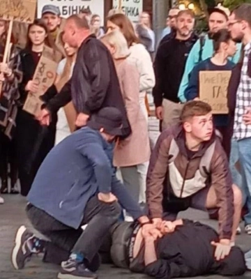 Во Львове во время акции в поддержку Федорова задержали нападавшего с ножом