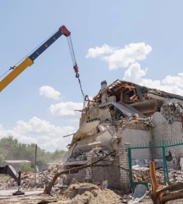 Тіла трьох загиблих вилучили з-під завалів після удару КАБами по Донеччині