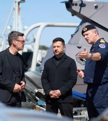 Зеленський і Бернем піднялися на палубу корабля «Черкаси» у Портсмуті 