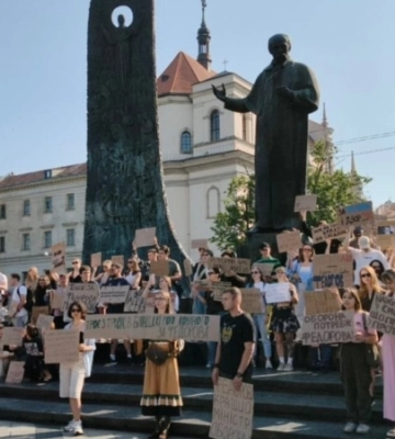 У Львові під час акції через відставку Федорова затримали чоловіка з ножем – поліція