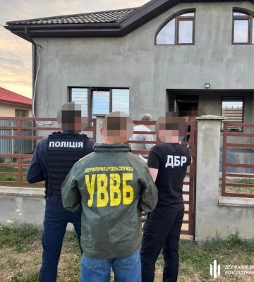 Службовий статус для незаконного переправлення ухилянтів: викрито правоохоронця на Закарпатті (відео)