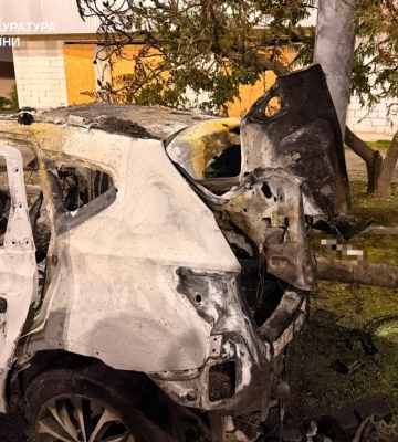 Фото авто, яке атакував напередодні FPV-дрон, показали у прокуратурі