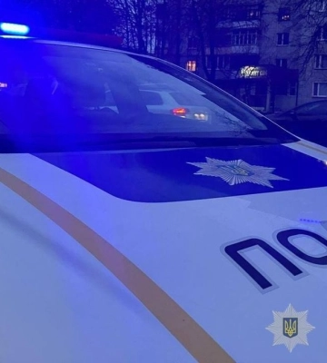 На Буковині чоловік відкрив вогонь по поліцейських і втік до лісу