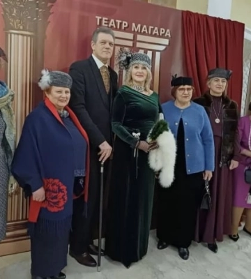 "Праправнучка Александра I" из Мелитополя возит родословные по Европе и празднует годовщину коронаций в Запорожье (фото, видео)