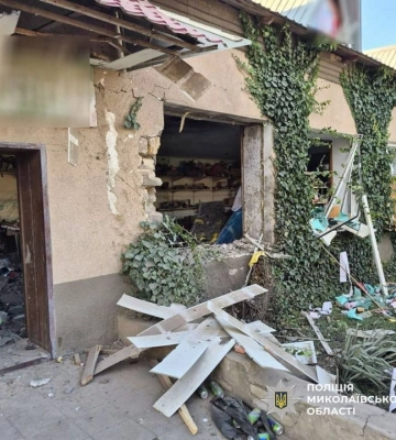 Ворожий БпЛА атакував крамницю на Миколаївщині: двоє людей зазнали травм