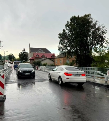 На трассе к границе с Польшей открыли отремонтированный мост, но не для всех автомобилей