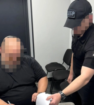 На Донеччині викрили схему з "бойовими" на понад 2,35 млн грн: підозру отримали троє військових. ФОТО