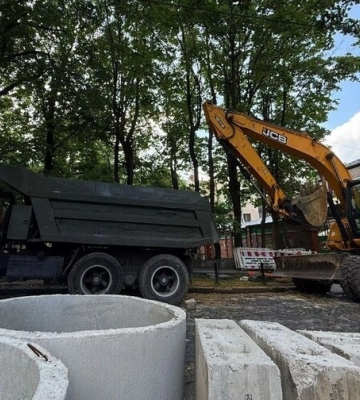 У Львові кілька днів ремонтуватимуть 120-річний колектор. Проїзд вулицею перекрили