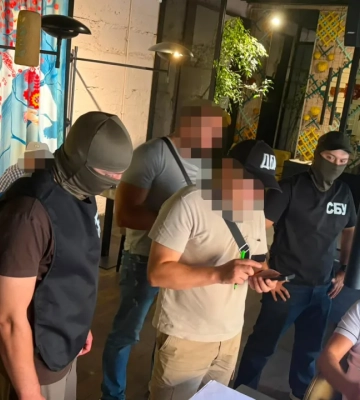 14 тысяч долларов на криптокошелек за несуществующую услугу: ГБР задержало адвоката в Киеве