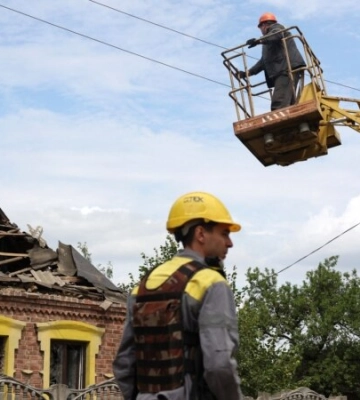 В Украине без света сотни населенных пунктов
