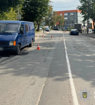 На вулиці Зеленій у Львові автомобіль збив жінку: постраждала у лікарні