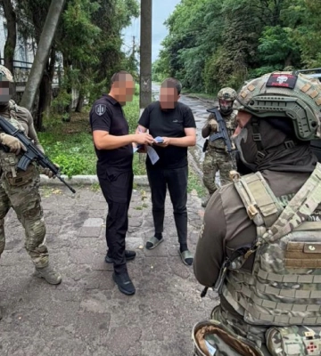ДБР повідомило про підозру двом військовим полку “Скеля” у катуванні побратимів