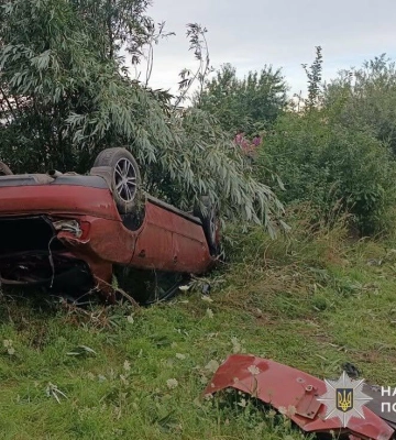 Троє постраждалих після виїзду автомобіля в кювет на Львівщині: водієві загрожує до трьох років обмеження волі